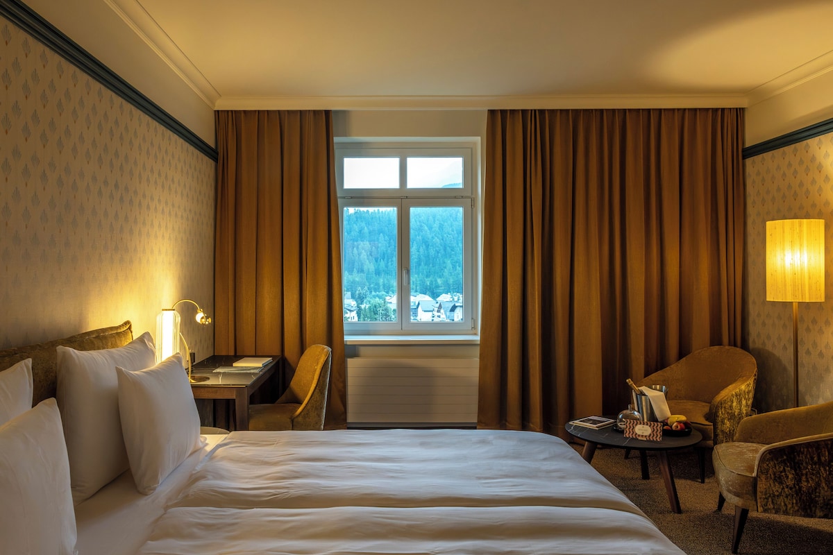 Deluxe Double Room Art Nouveau | Roupas de cama antialérgicas, edredons de pluma