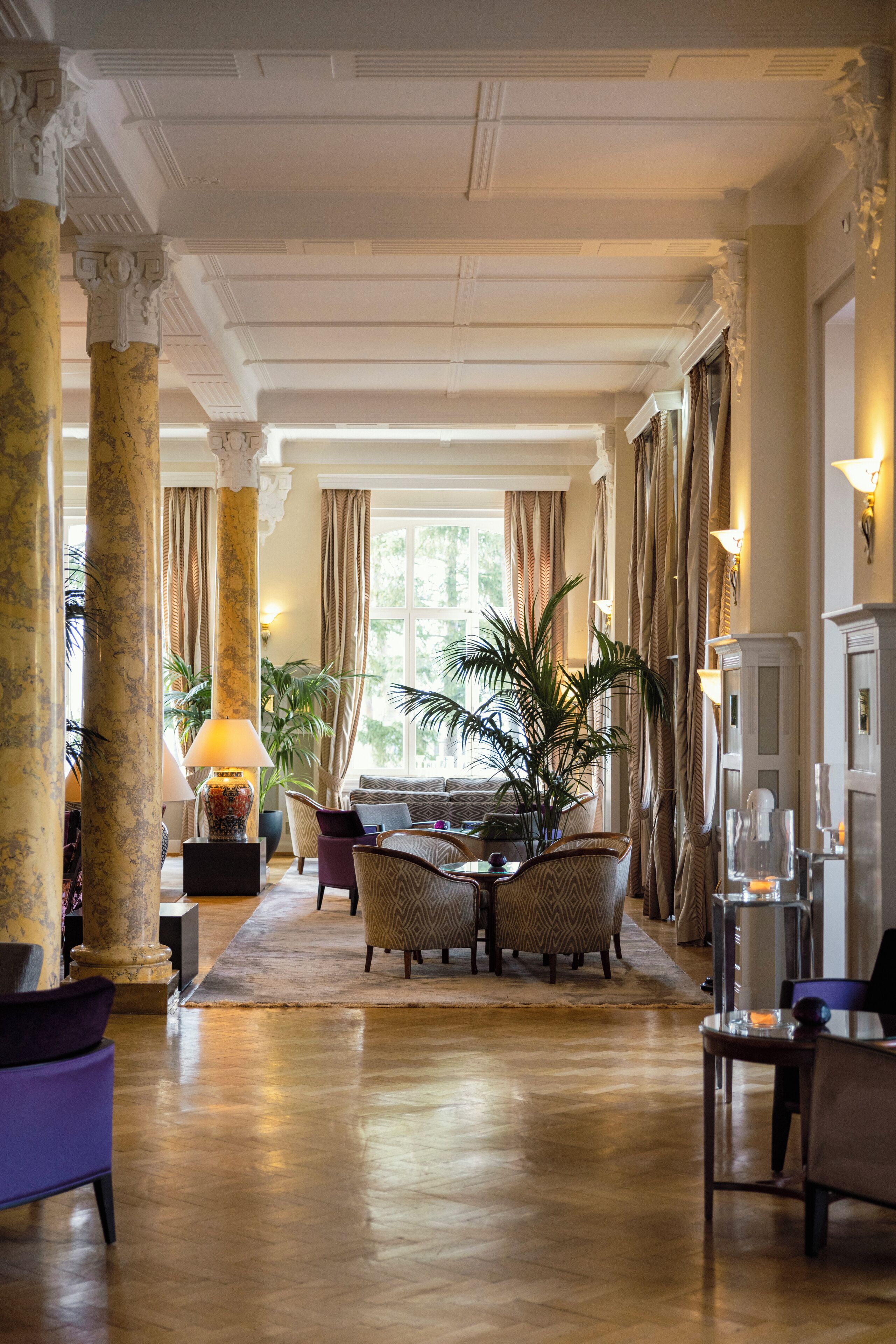 2 restaurants, breakfast, lunch, dinner served; international cuisine