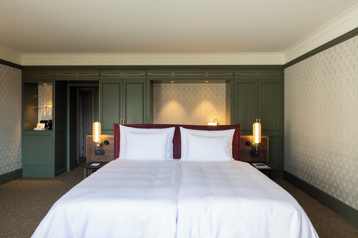 Junior Suite Art Nouveau with balcony | Roupas de cama antialérgicas, edredons de pluma