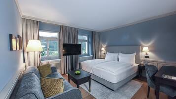 Habitación junior | Ropa de cama hipoalergénica, edredón y artículos del minibar gratis