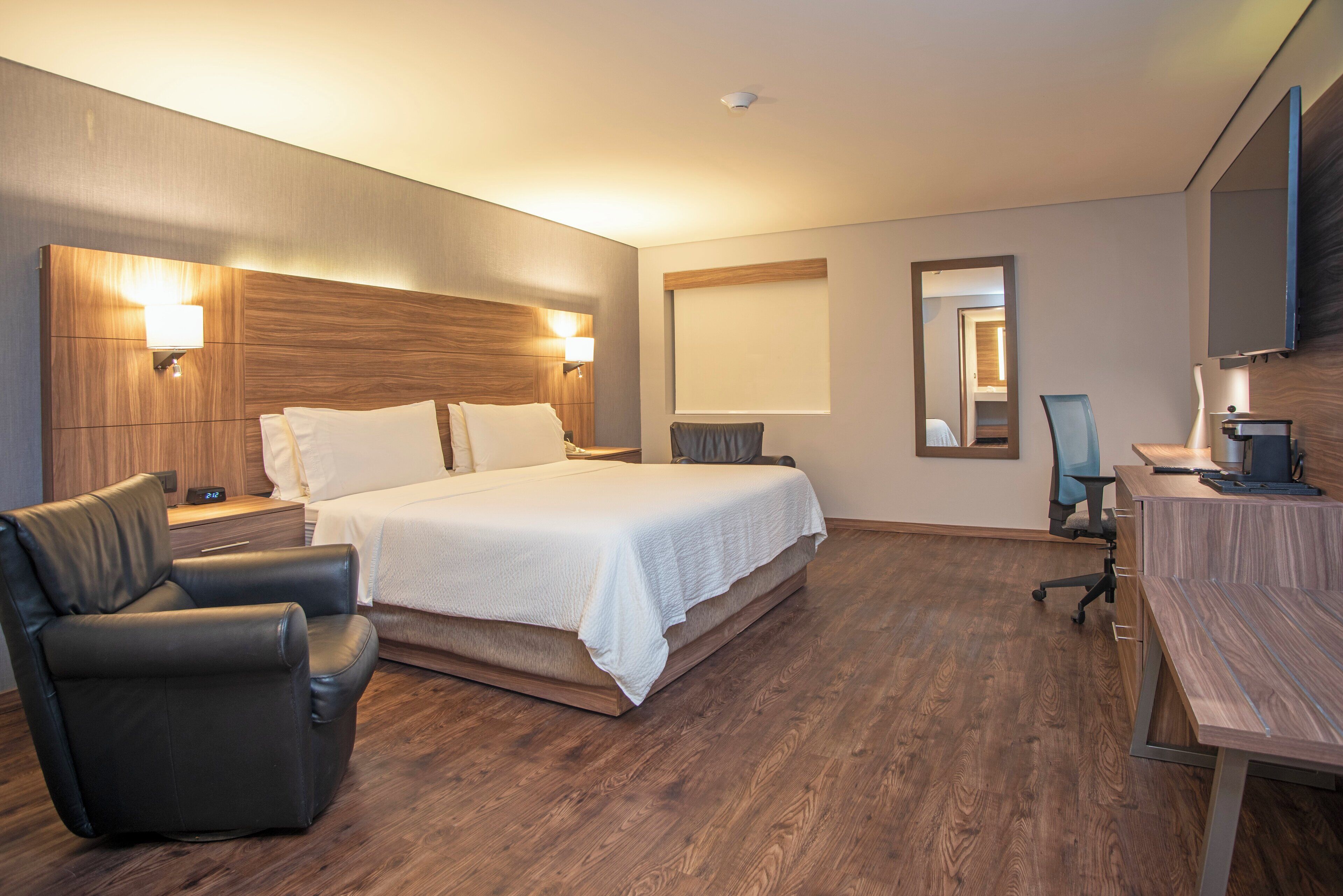 Caja de seguridad en la habitación y escritorio 