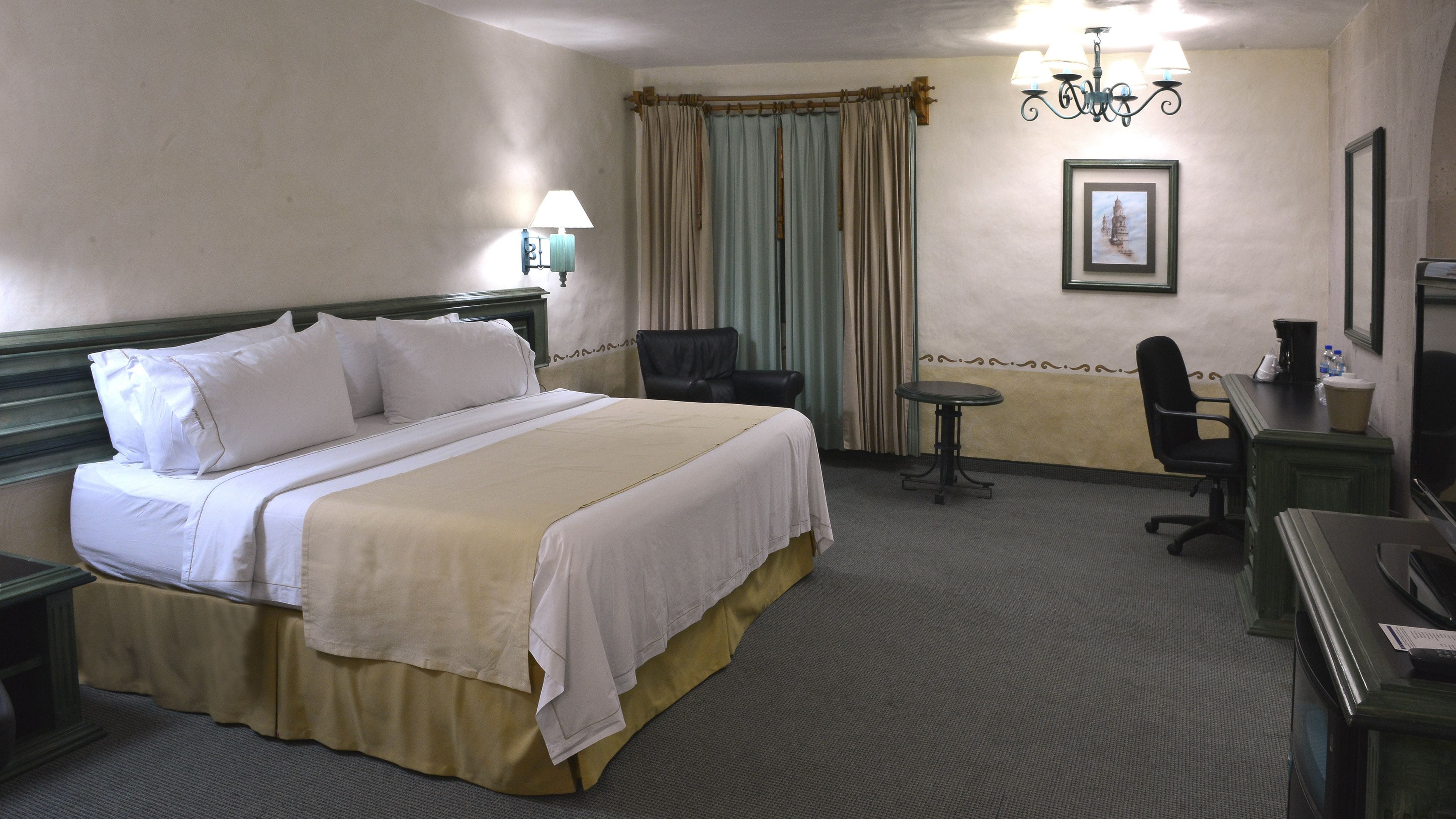 suite, 1 king bed | in-room safe, desk, iron/ironing board, free wifi