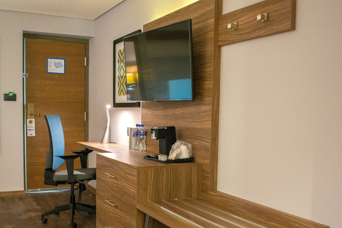 In-room safe, desk, iron/ironing board, free WiFi