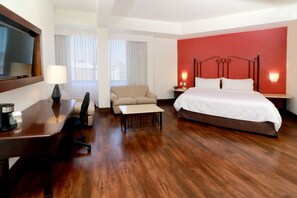 Premium bedding, in-room safe, desk, laptop workspace - Holiday Inn Hotel & Suites Guadalajara-Centro Historico by IHG (Guadalajara)