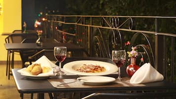 Breakfast, lunch and dinner served