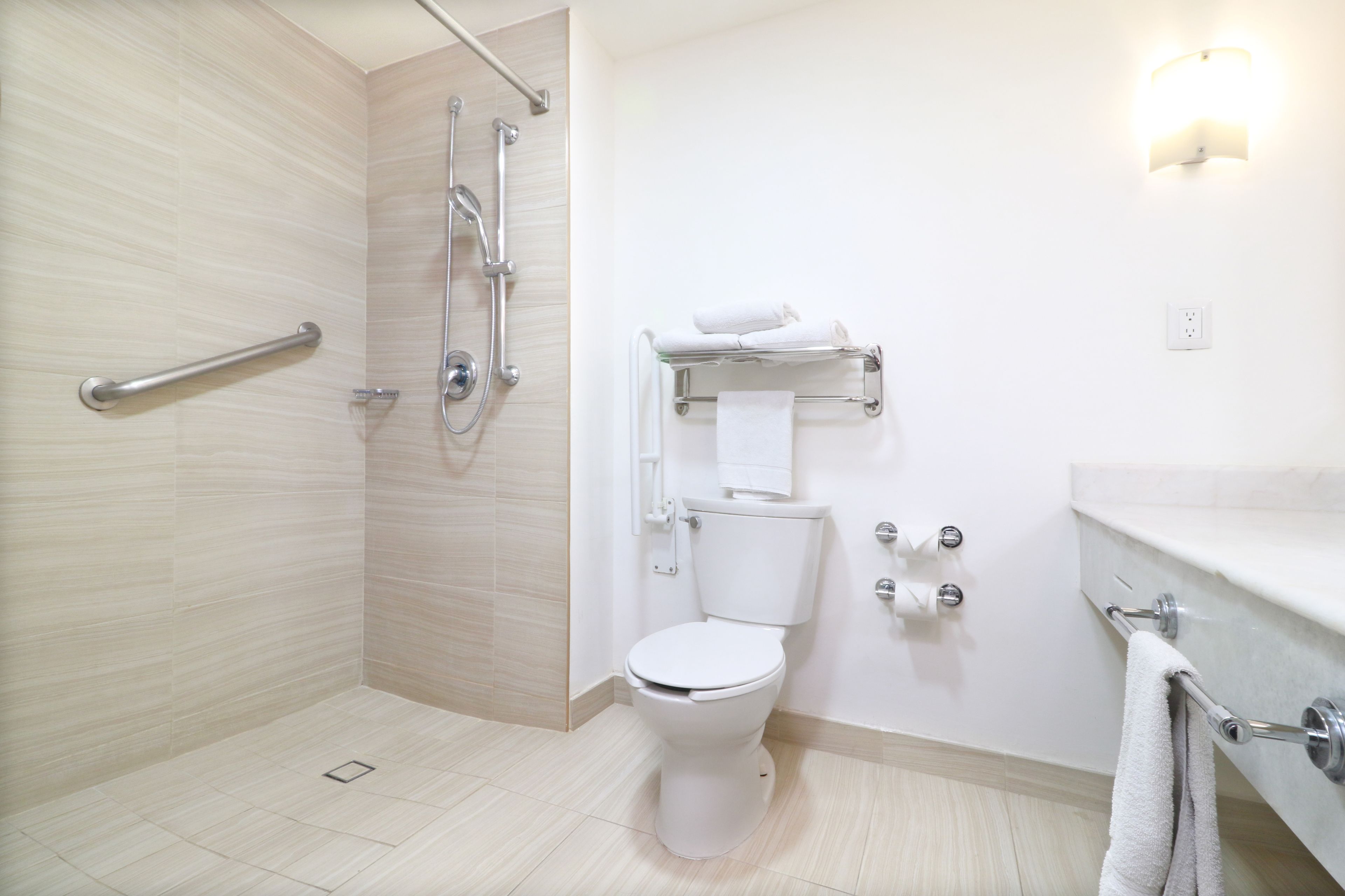 suite, 1 queen bed (juarez ave view) | bathroom | rainfall showerhead, free toiletries, hair dryer, towels