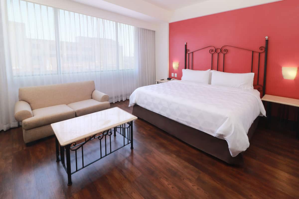 1 Schlafzimmer, hochwertige Bettwaren, Zimmersafe, Schreibtisch