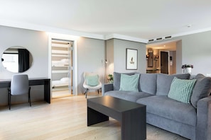 Room (Master) | Premium bedding, pillowtop beds, desk, soundproofing