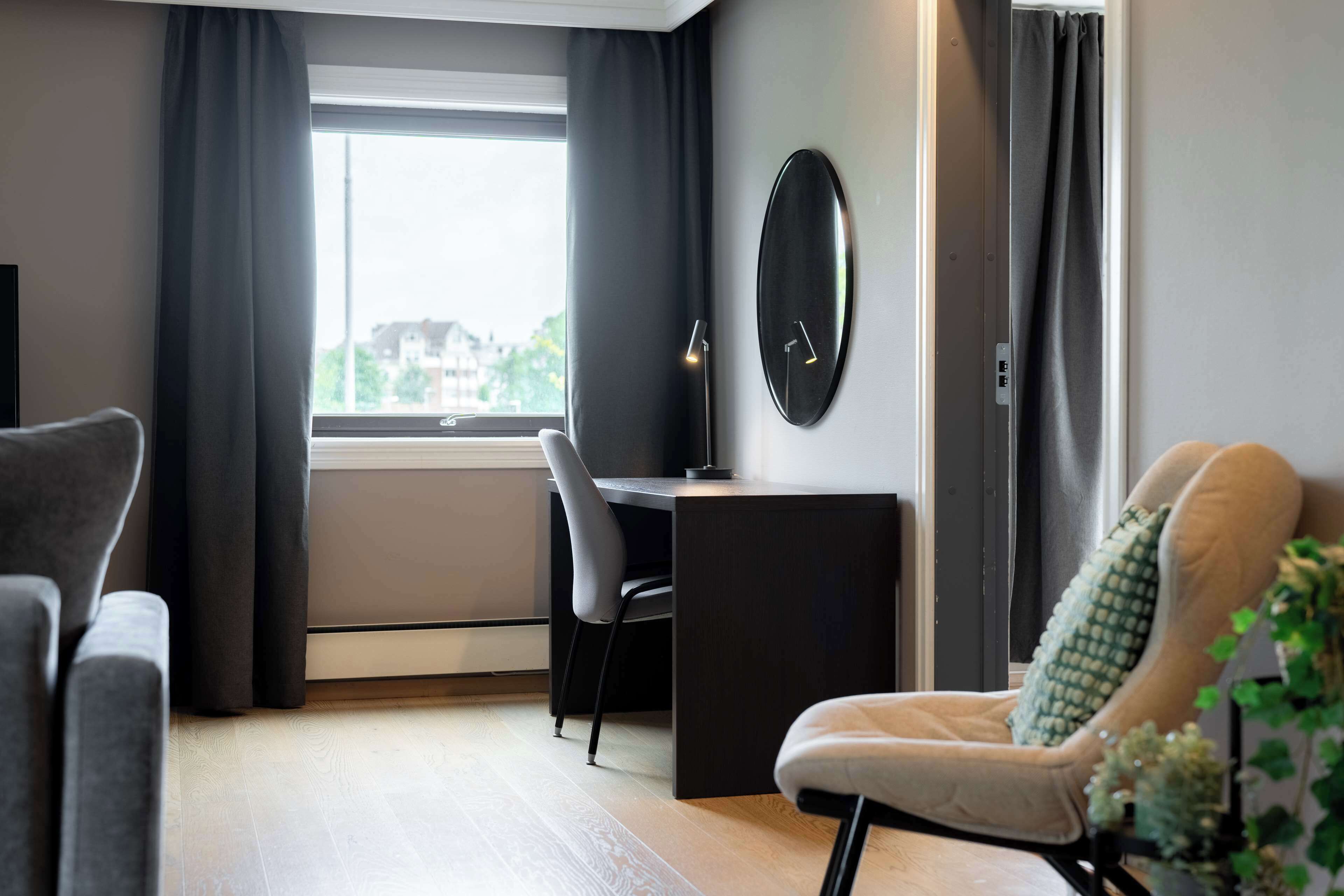 1 bedroom, premium bedding, pillow-top beds, desk