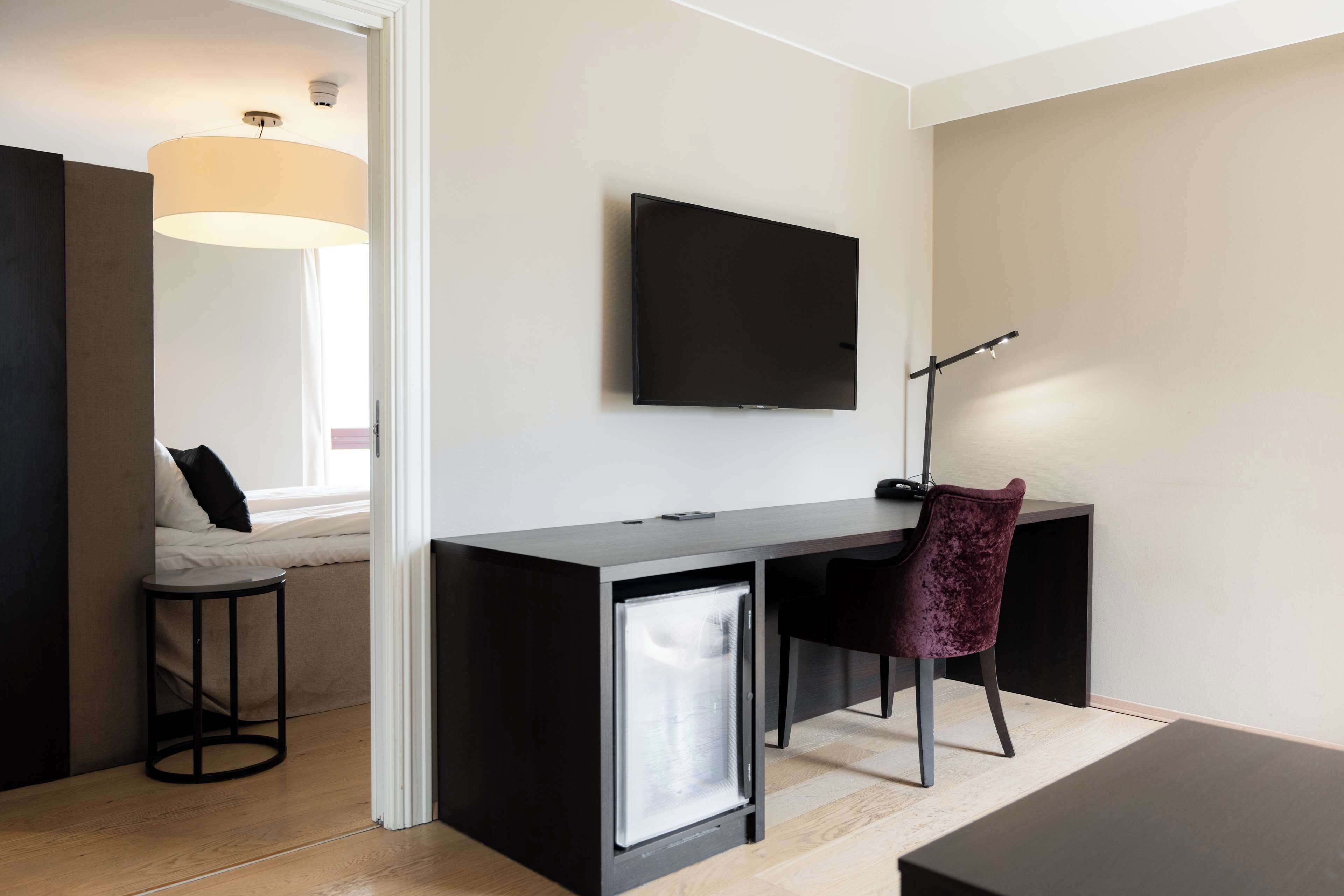 junior suite, 1 king bed with sofa bed | 1 bedroom, premium bedding, pillow-top beds, desk