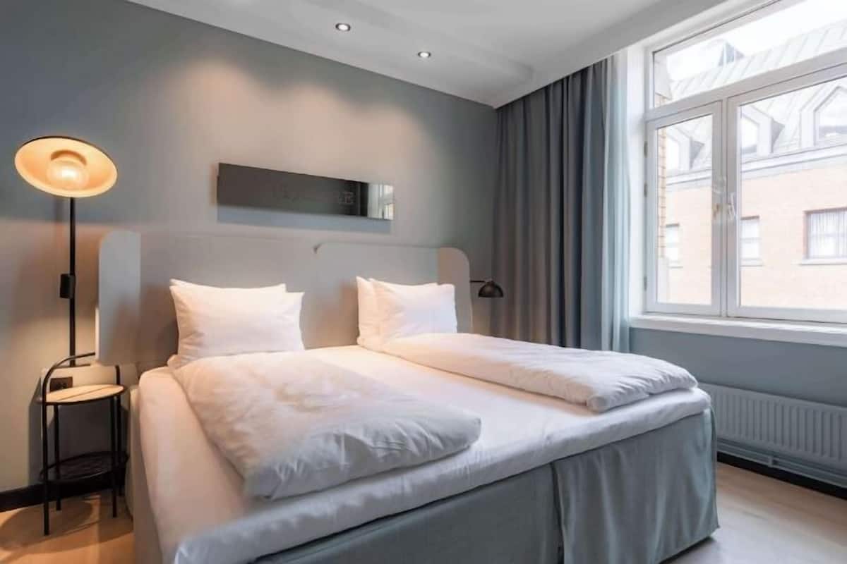 1 bedroom, desk, free WiFi, bed sheets