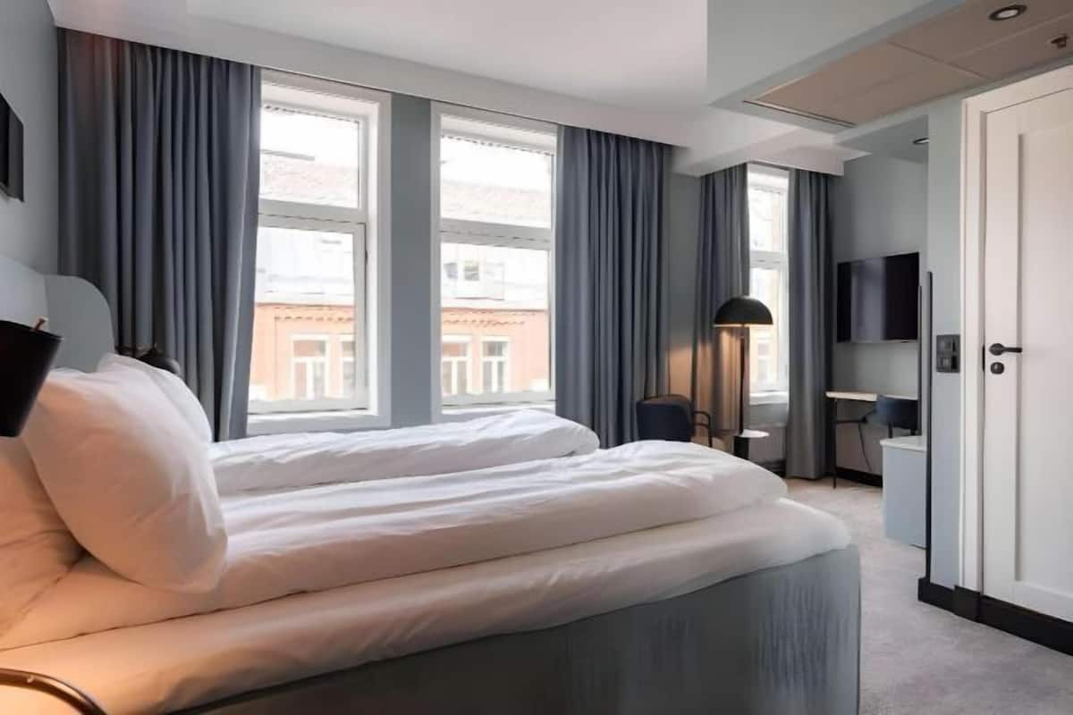 1 bedroom, desk, free WiFi, bed sheets
