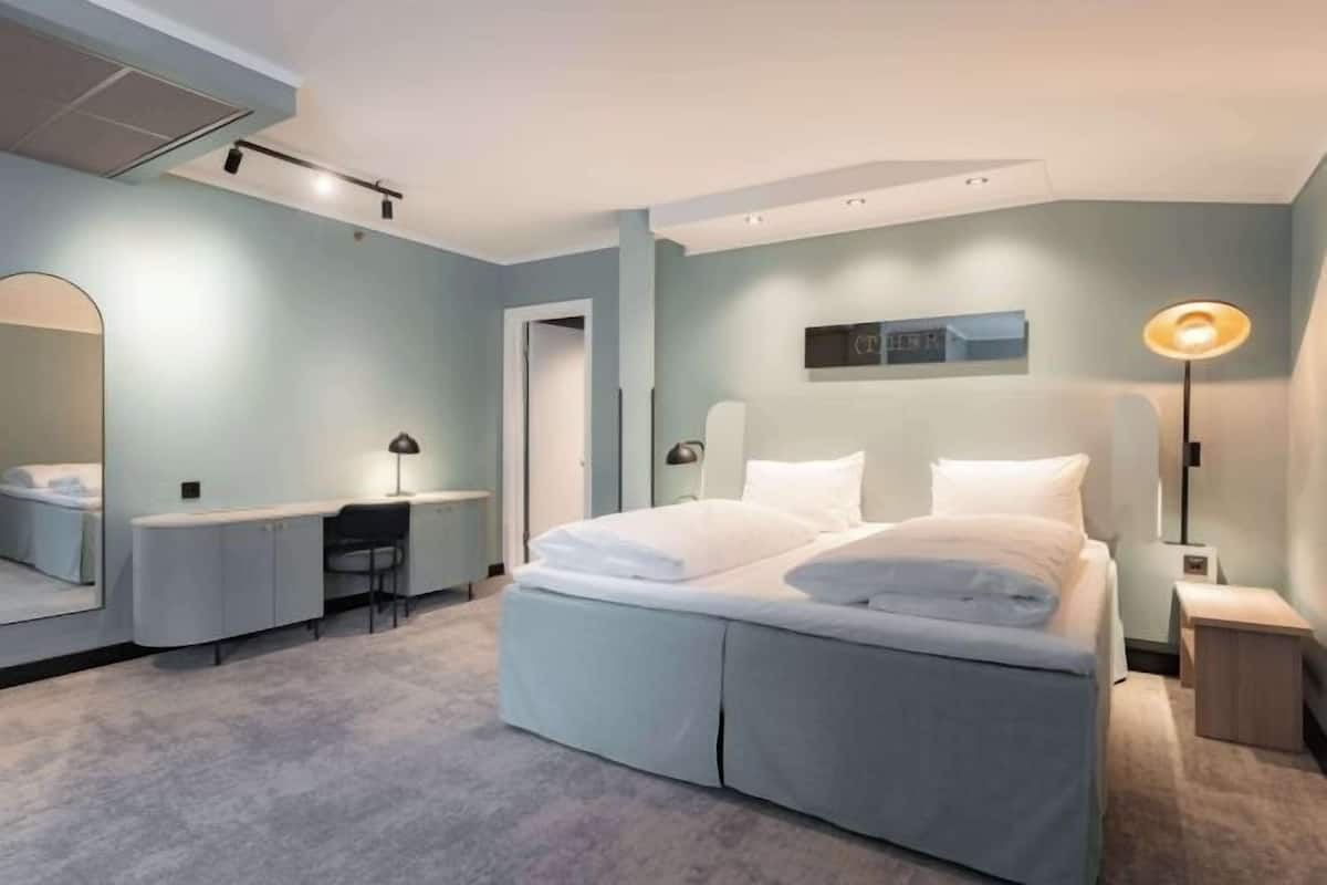 1 bedroom, desk, free WiFi, bed sheets
