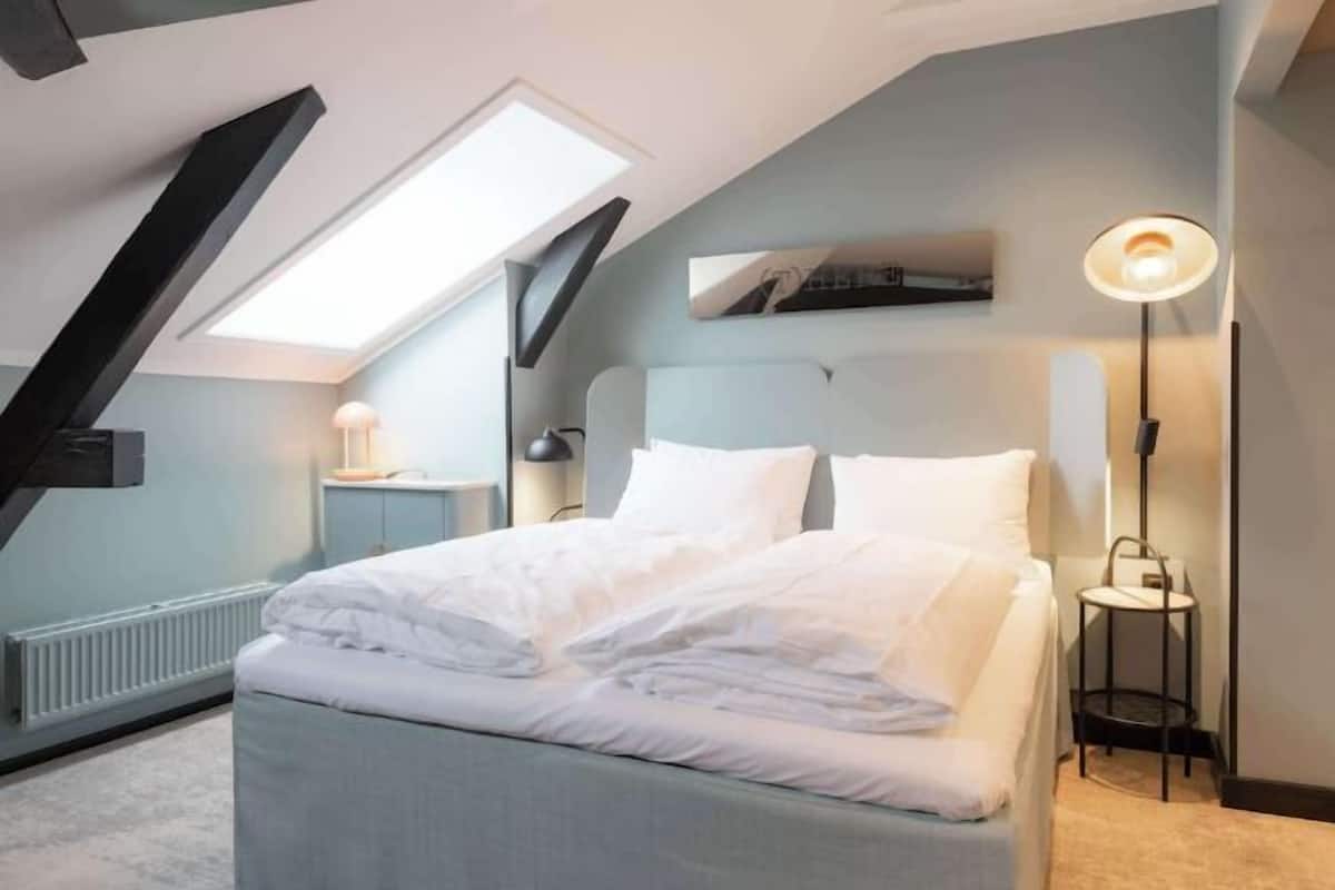 1 bedroom, desk, free WiFi, bed sheets
