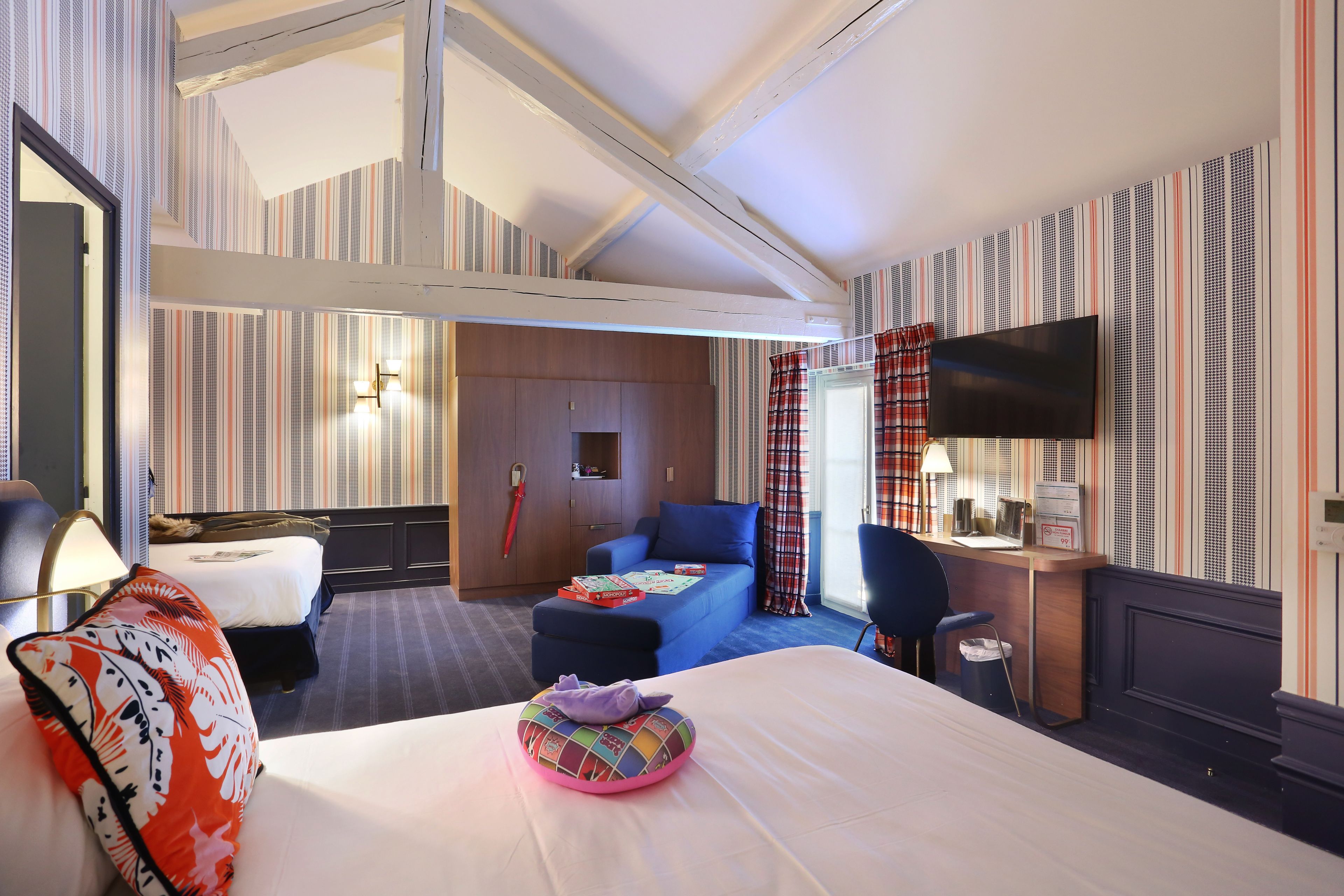 in-room safe, desk, travel cot, free wifi