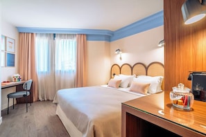 Classic Double or Twin Room | In-room safe, desk, laptop workspace, blackout drapes