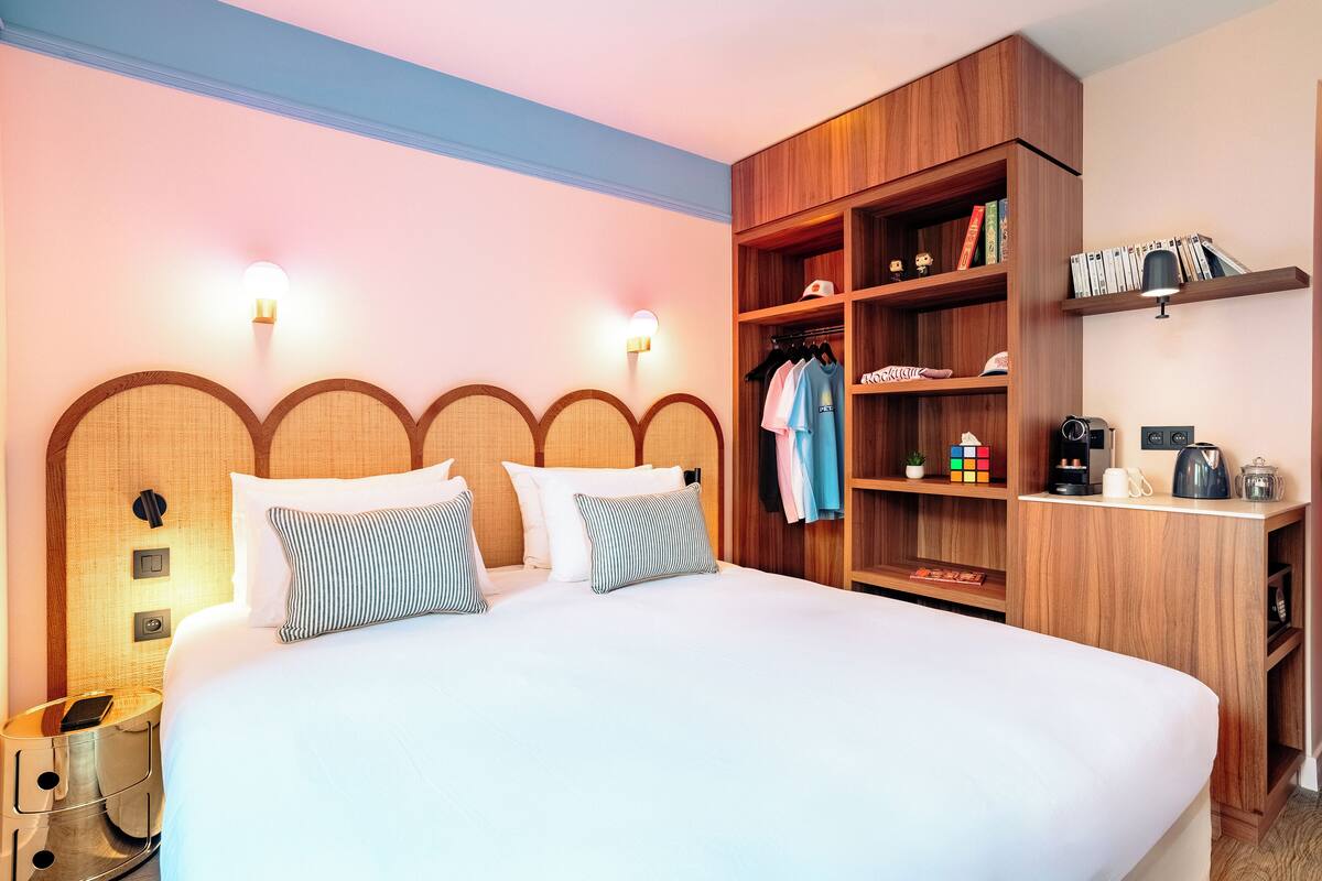 Classic Double Room Single Use | In-room safe, desk, laptop workspace, blackout drapes