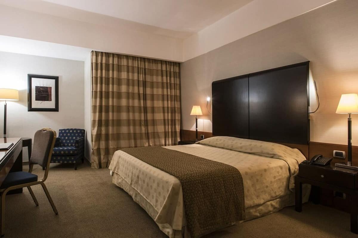 Down comforters, pillowtop beds, minibar, in-room safe