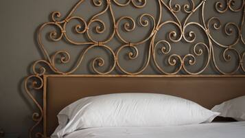 Minibar, individually decorated, desk, soundproofing