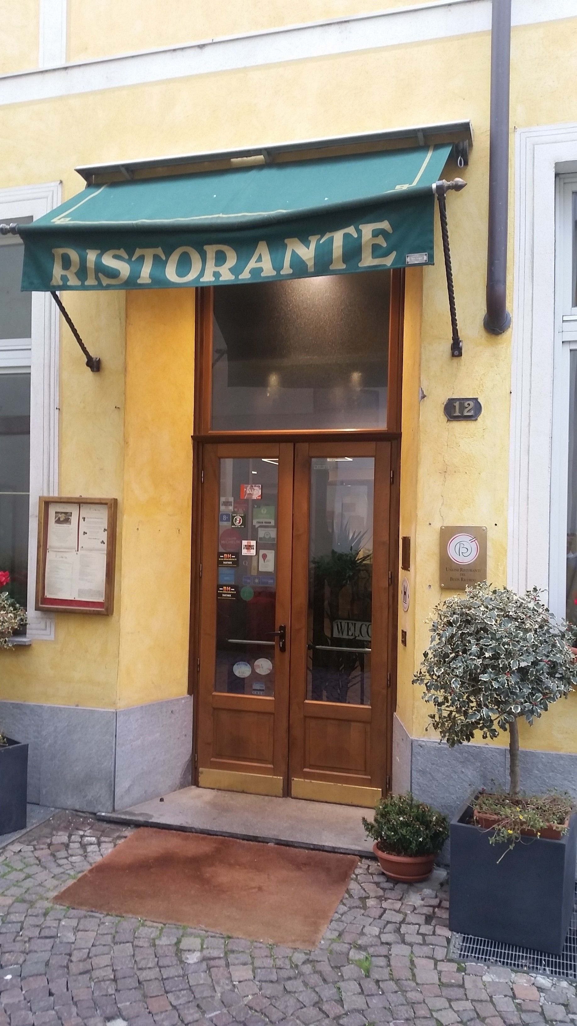 lunch and dinner served, local cuisine