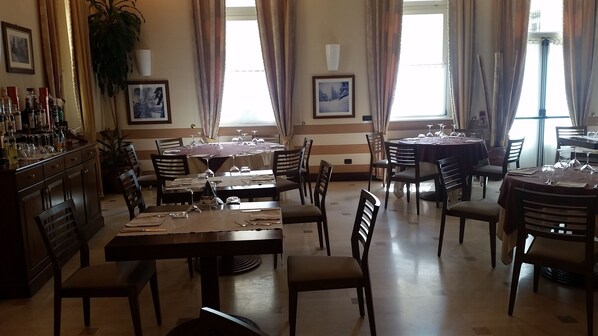 Lunch and dinner served, local cuisine