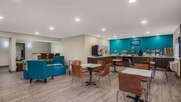 Café da manhã com buffet grátis todos os dias