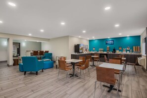 Café da manhã com buffet grátis todos os dias