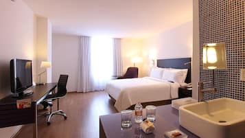 Habitación superior, 2 dobles | Caja de seguridad en la habitación y escritorio