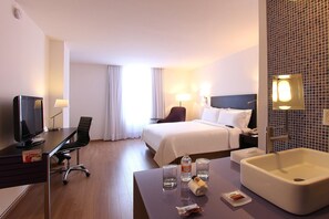 Superior Room 2 Doubles | In-room safe, desk, iron/ironing board, free cribs/infant beds - Fiesta Inn Express Naucalpan (Naucalpan)