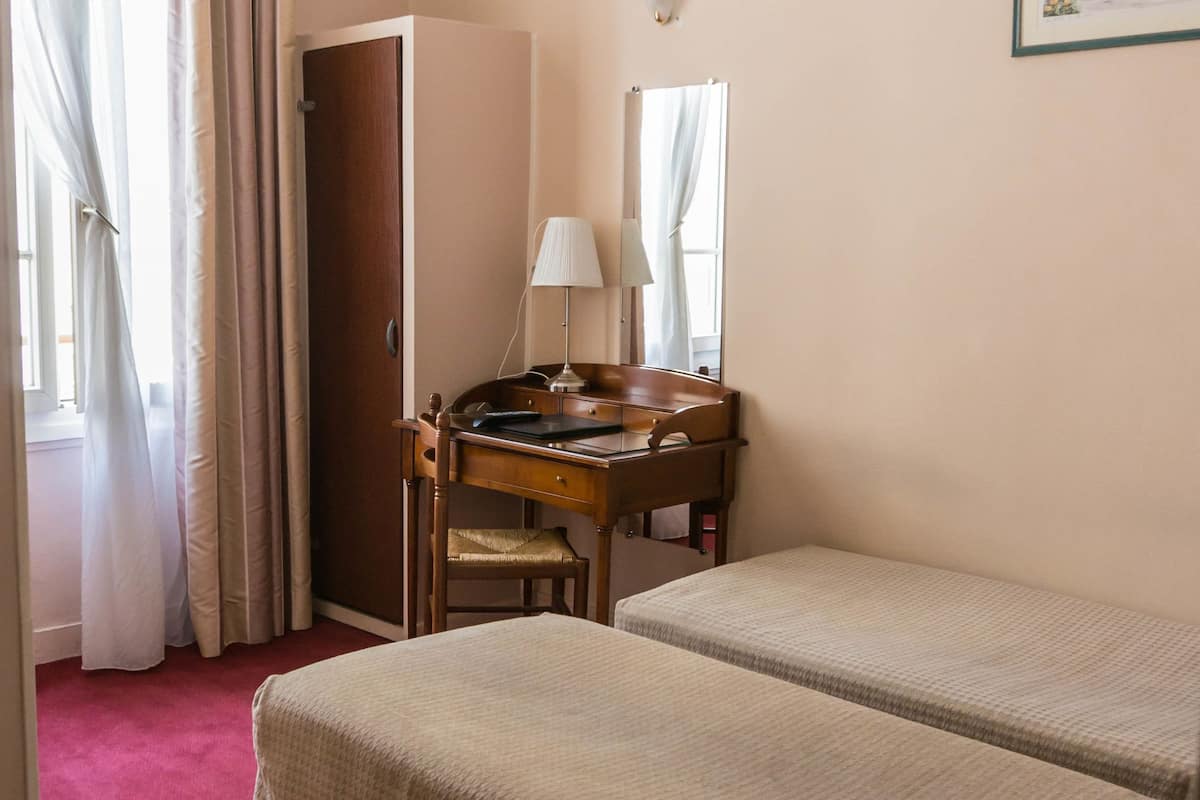 In-room safe, desk, iron/ironing board, free WiFi