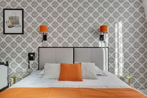 Triple Room | In-room safe, individually decorated, individually furnished, desk - Hotel Riviera Elysées (Paris)