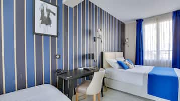 Quarto triplo luxo, vista para a cidade | Cofres nos quartos, individualmente decorados