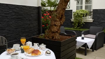 Morgenmadsbuffet hver dag (12 EUR pr. person)