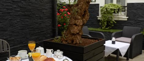 Daily buffet breakfast (EUR 12 per person)
