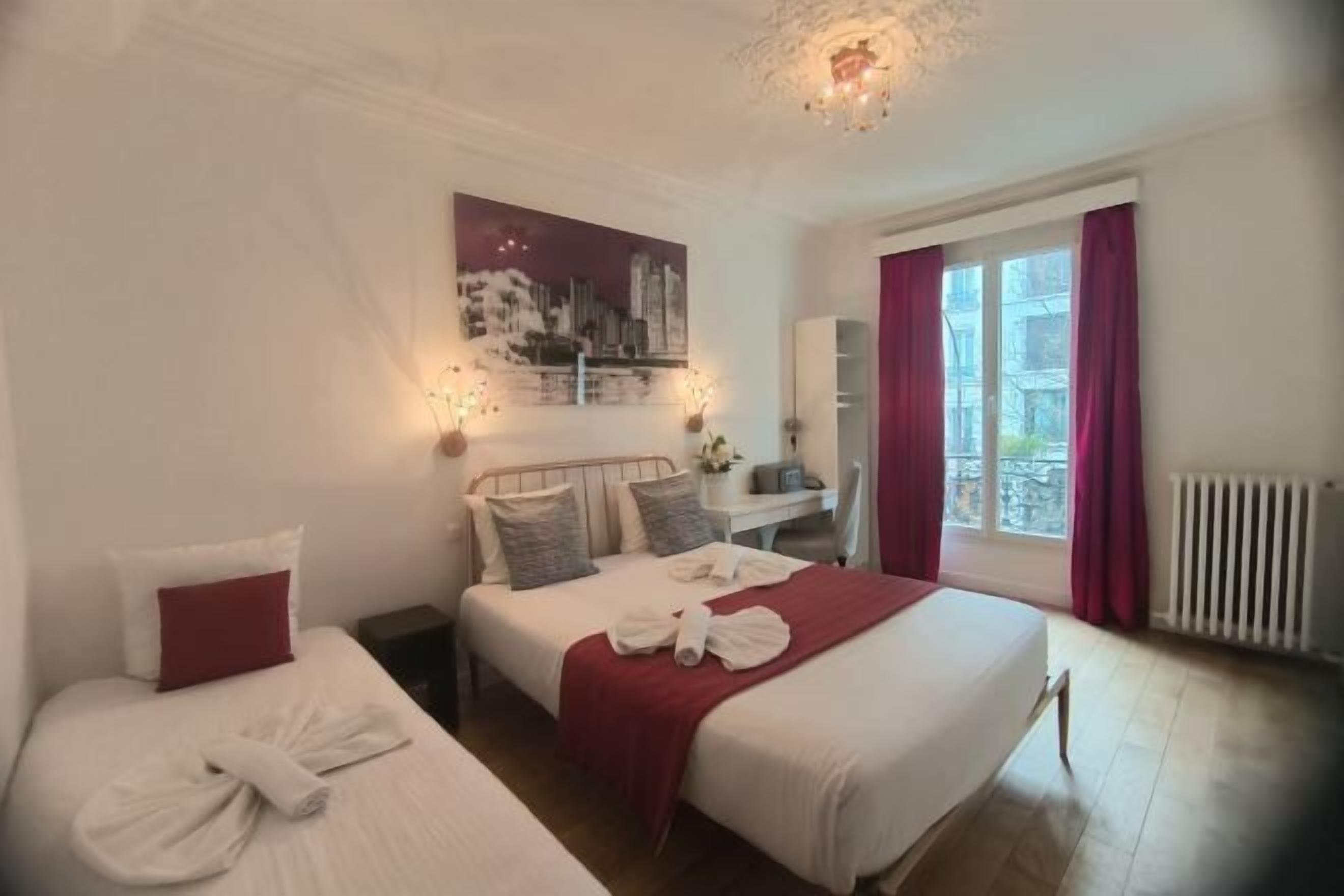 고급 침구, 객실 내 금고, 각각 다르게 가구 비치, 책상