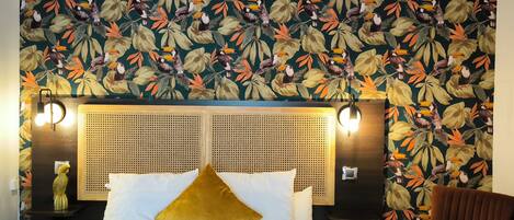 Chambre Double Classique | Coffres-forts dans les chambres, ameublement personnalisé, bureau