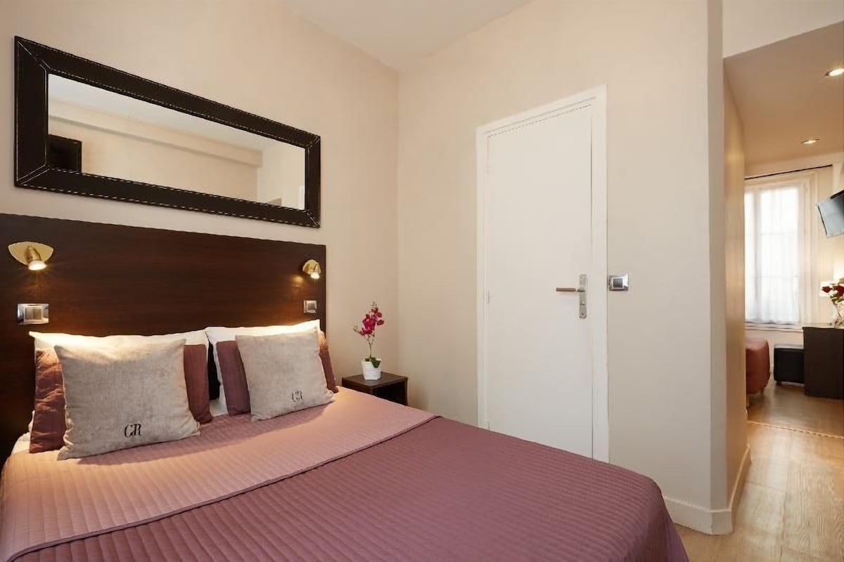 Premium bedding, in-room safe, desk, blackout curtains