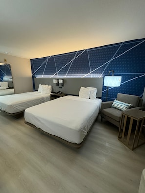 Standaard kamer, 2 queensize bedden, niet-roken | 1 slaapkamer, een kluis op de kamer, individueel gedecoreerd