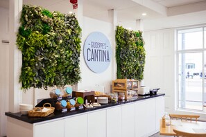 Desayuno continental todos los días (con cargo)