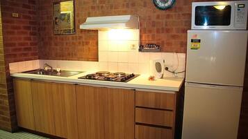 Full-size fridge, microwave, stovetop, coffee/tea maker