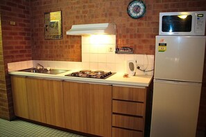 Full-size fridge, microwave, stovetop, coffee/tea maker