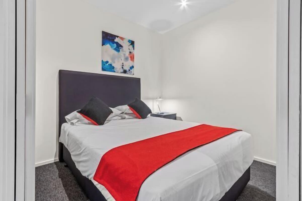 Iron/ironing board, rollaway beds (surcharge), WiFi (free), bed sheets