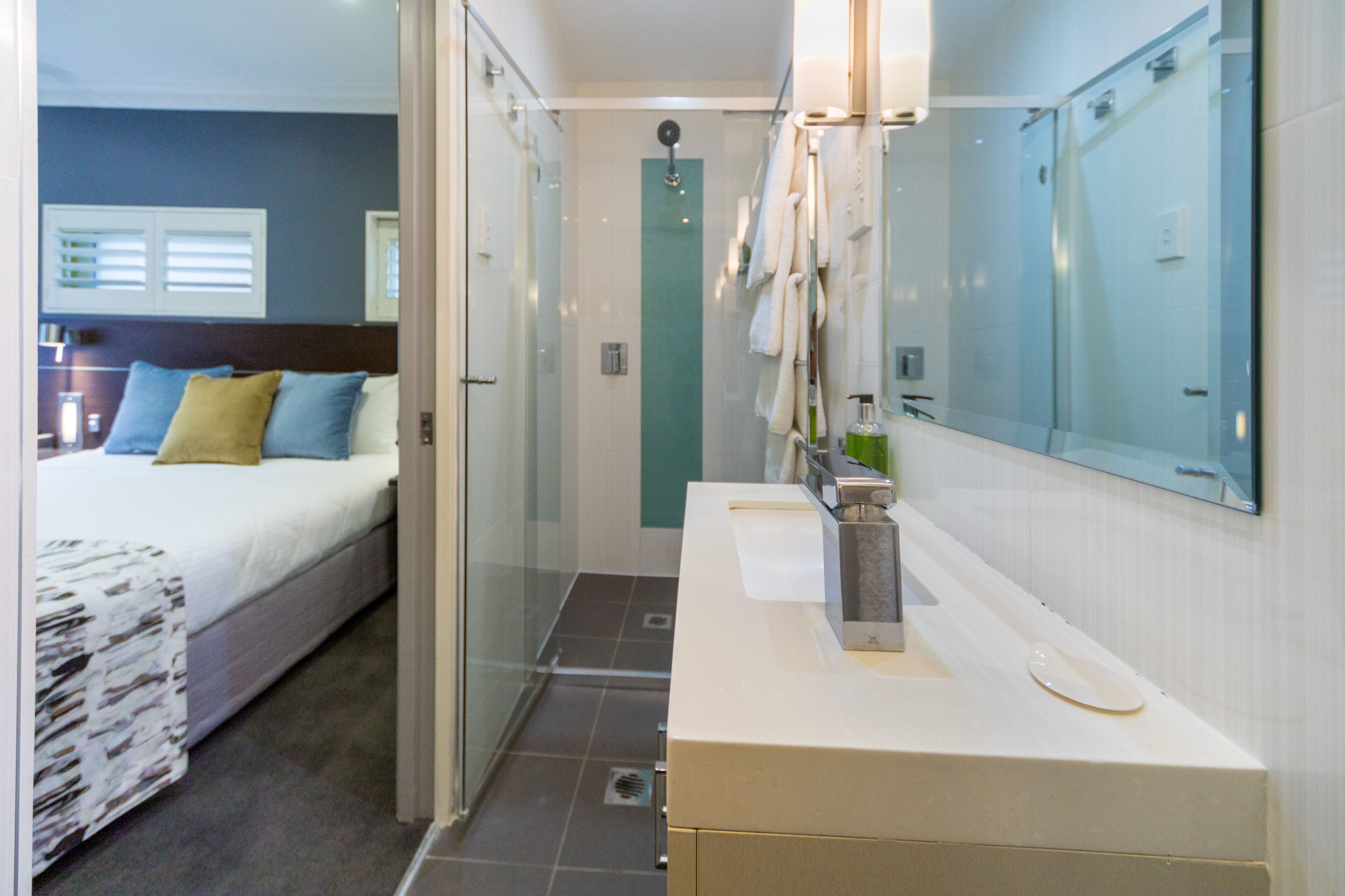 budget standard (no view) + light breakfast placed in room | bathroom | shower, hair dryer, towels