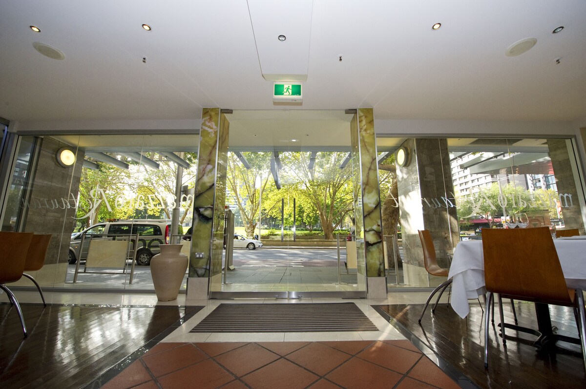 Hyde Park Inn