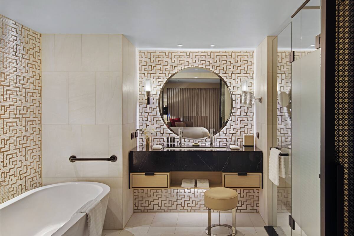 premium suite | bathroom | shower, free toiletries, hair dryer, towels