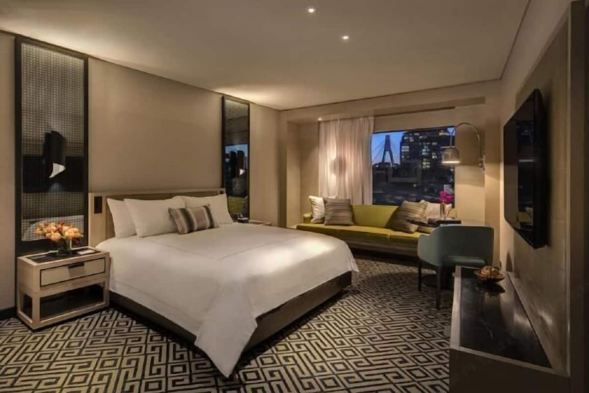 Premium bedding, down duvets, Tempur-Pedic beds, in-room safe