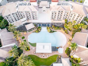 Outdoor pool, pool umbrellas, sun loungers