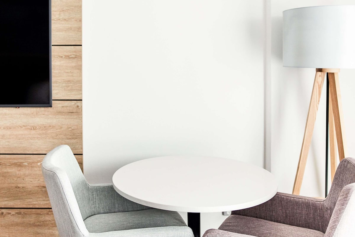 Caja de seguridad en la habitación y decoración personalizada