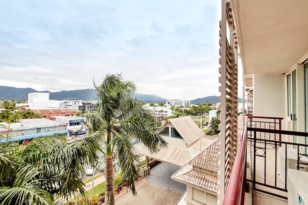 Novotel Cairns Oasis Resort by null