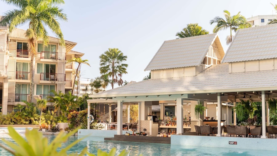 Novotel Cairns Oasis Resort